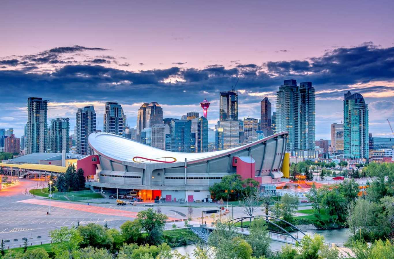 Panoramic view of downtown Calgary, a key location for Continental Realty & Management's property services.