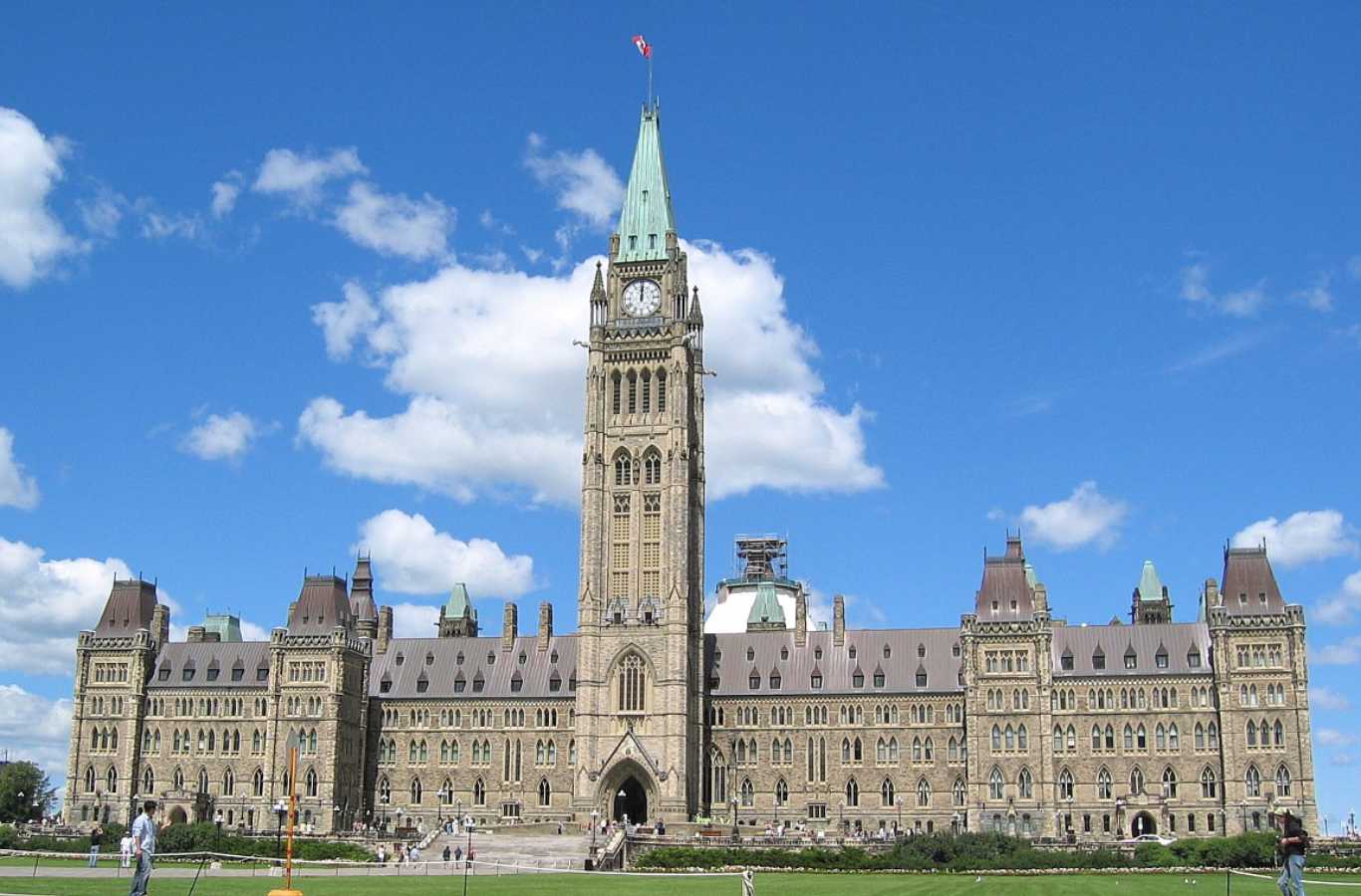 Iconic view of Parliament Hill in Ottawa, a key service area for Continental Realty & Management's property expertise.